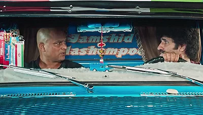 Blue Nissan S01E10