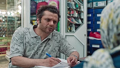 Blue Nissan S01E12