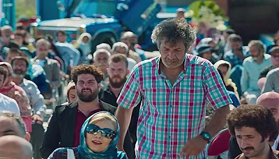 Blue Nissan S01E13