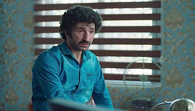 Blue Nissan S01E16
