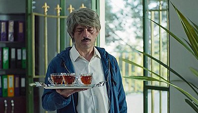 Blue Nissan S01E01